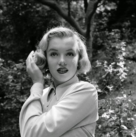 Marilyn Monroe movieloversreviews.filminspector.com