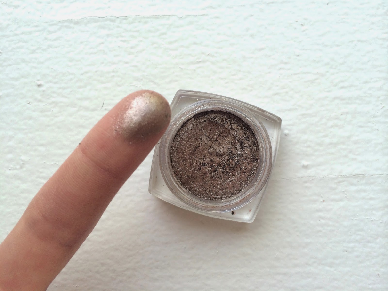Newfound Beauty Blog How to Use Pressed Pigments