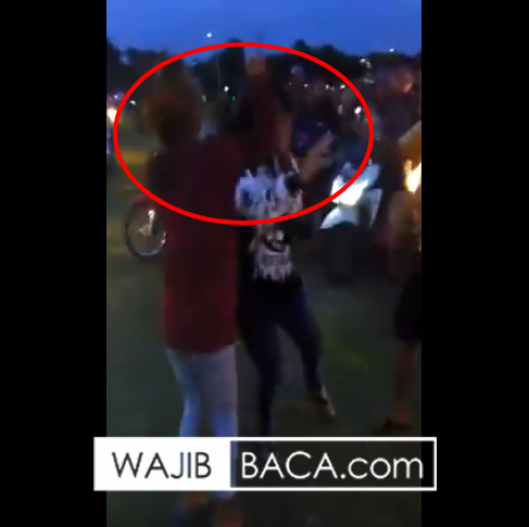 Langsung Diburu Polisi, Tiga Perempuan Adu Jotos di Simpang Lima Gumul, Lihat Videonya Langsung Diburu Polisi, Tiga Perempuan Adu Jotos di Simpang Lima Gumul, Lihat Videonya