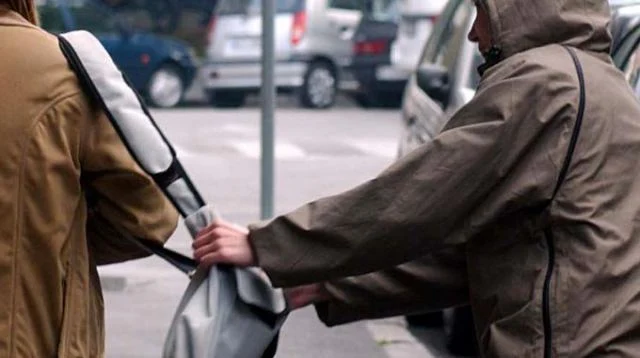 Χαλκίδα: Έριξε κάτω τη γιαγιά για να της αρπάξει την τσάντα - Χειροπέδες σε 35χρονο Αλβανό