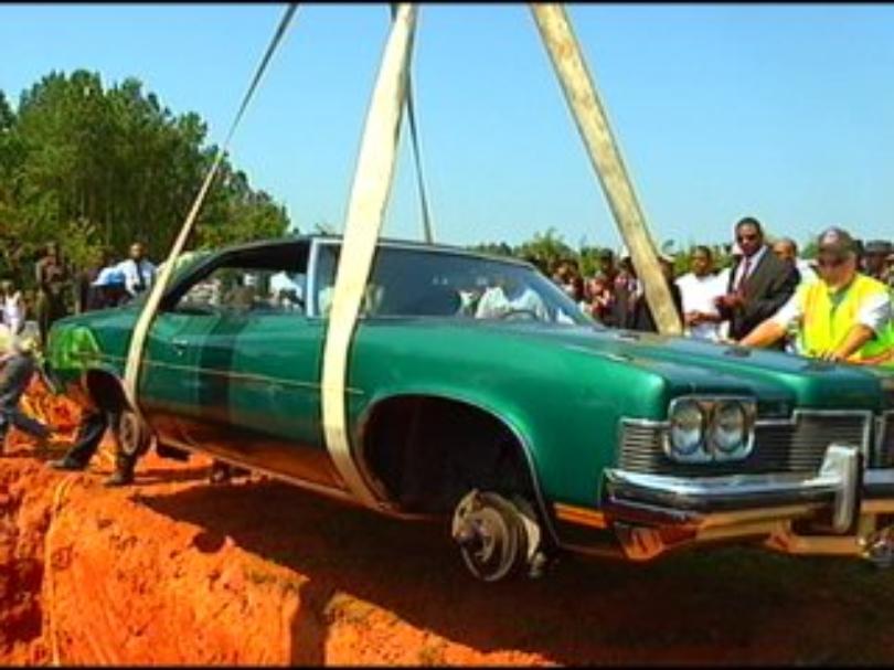 Photos Black Man Buried In His Pontiac Cadillac Car In Saluda South