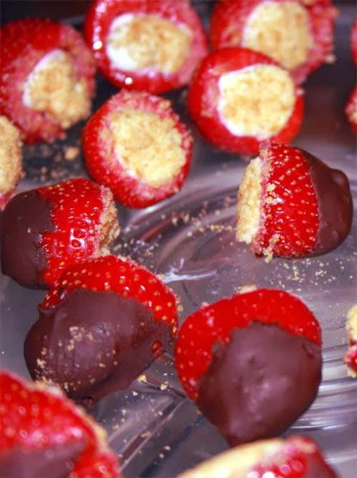 Delicious Strawberries Filled With Cheesecake and Covered with Dark Chocolate. Easy to follow recipe!