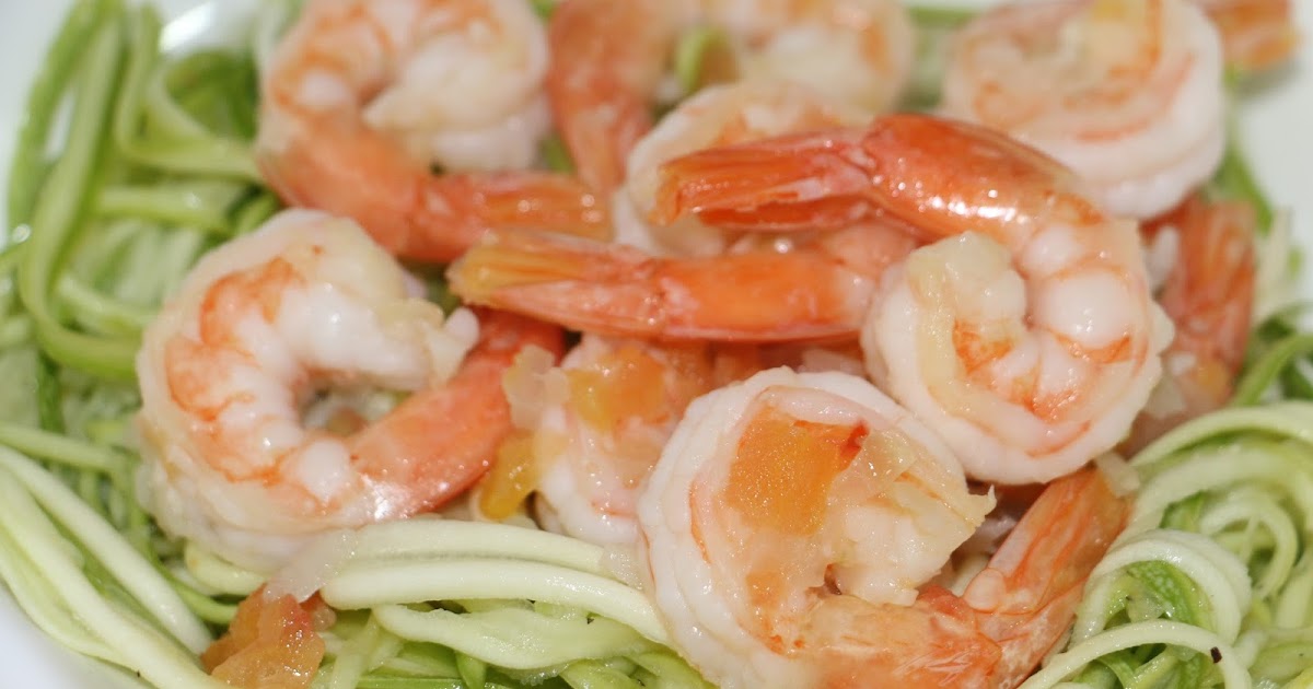 Low GI Cooking Courgette spaghetti with prawns