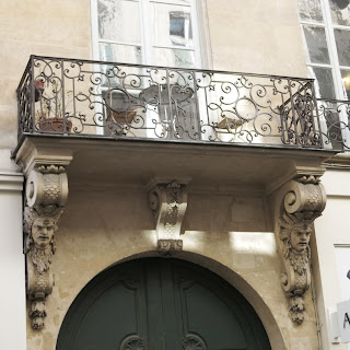 Balcon du 27 rue Danielle-Casanova à Paris