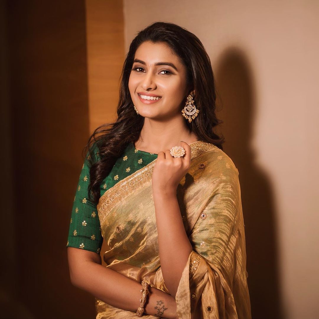 Actress Priya Bhavani Shankar Cute Golden saree Stills Actress Priya Bhavani Shankar Cute Golden saree Stills