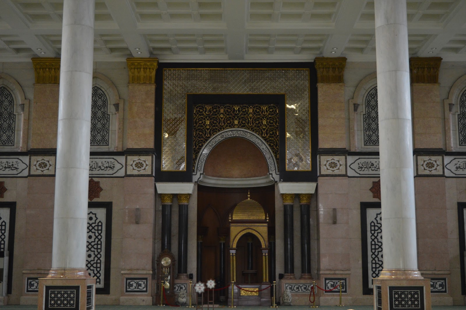 Desain Mihrab Masjid Modern Nusagates