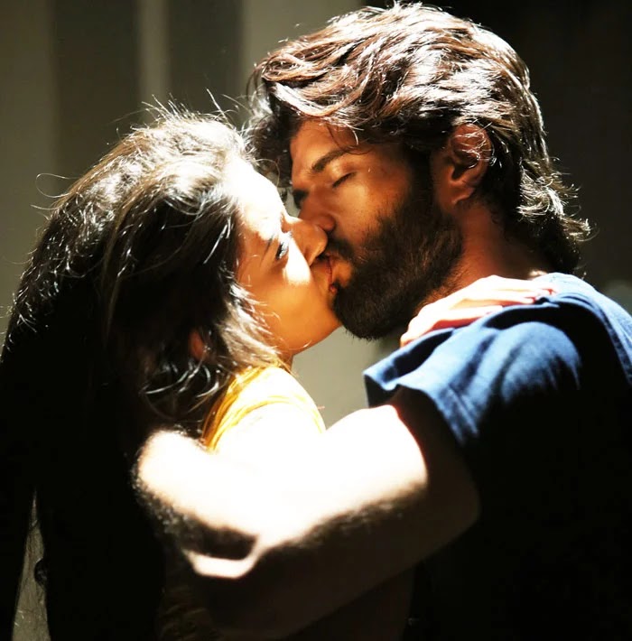 Dwaraka: Vijay Deverakonda & Pooja Jhaveri - Kiss 3