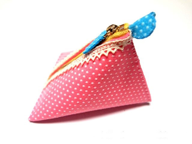 Triangle Pouch Tutorial ~ DIY Tutorial Ideas!