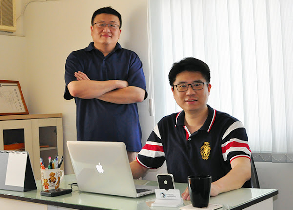 左為碎碎念記帳團隊成員龔子紘,右為發起人黃群捷。(照片提供:碎碎念記帳團隊) 左為碎碎念記帳團隊成員龔子紘,右為發起人黃群捷。(照片提供:碎碎念記帳團隊)