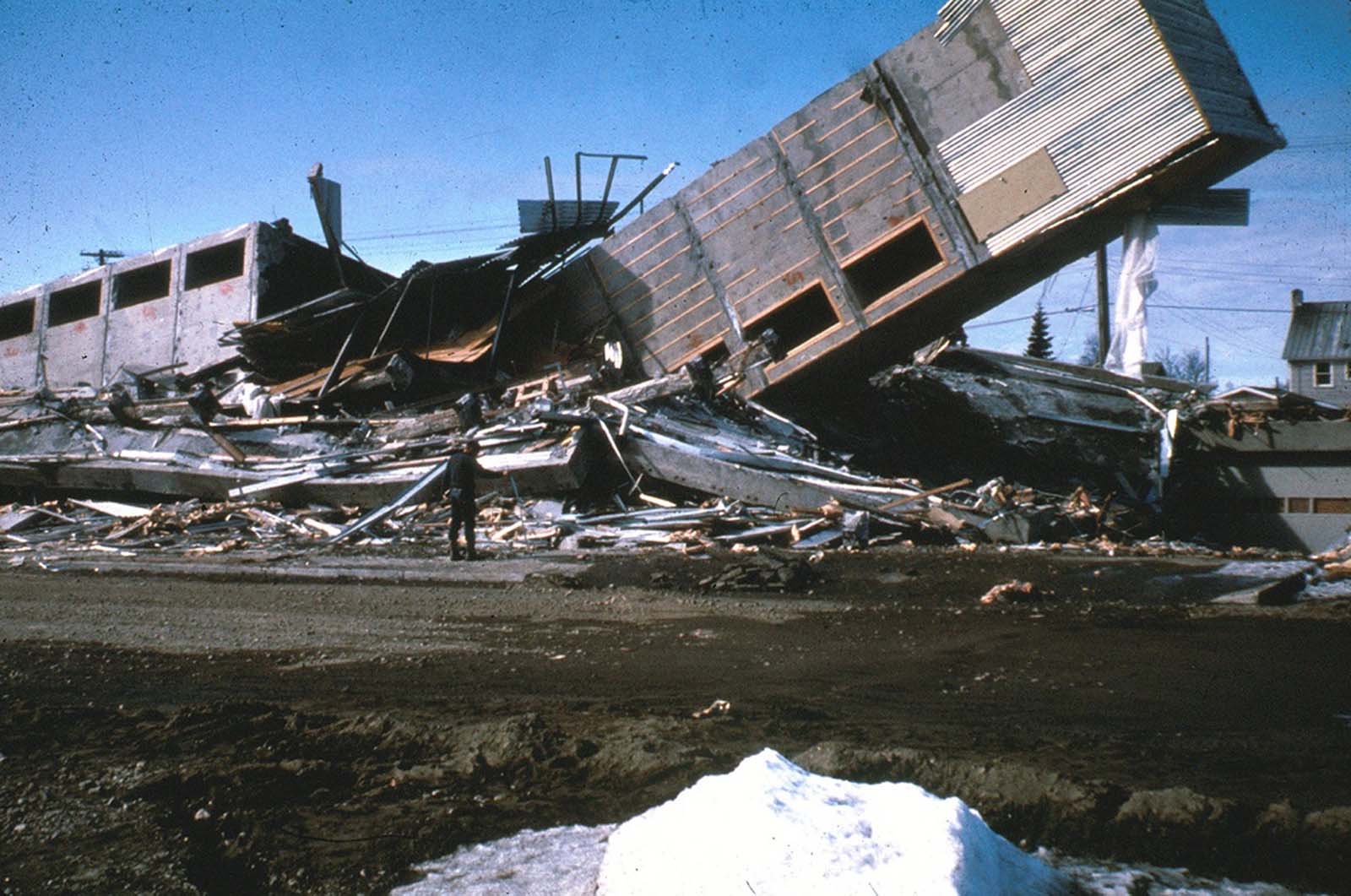 Сильнейшие землетрясения в америке. Землетрясение в Аляске в 1964 году. ЦУНАМИ на Аляске 1964. 1964 Год, США, Аляска.