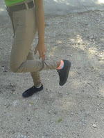 Suspenden estudiante por llevar medias de colores al liceo Federico Henríquez y Carvajal de Barahona