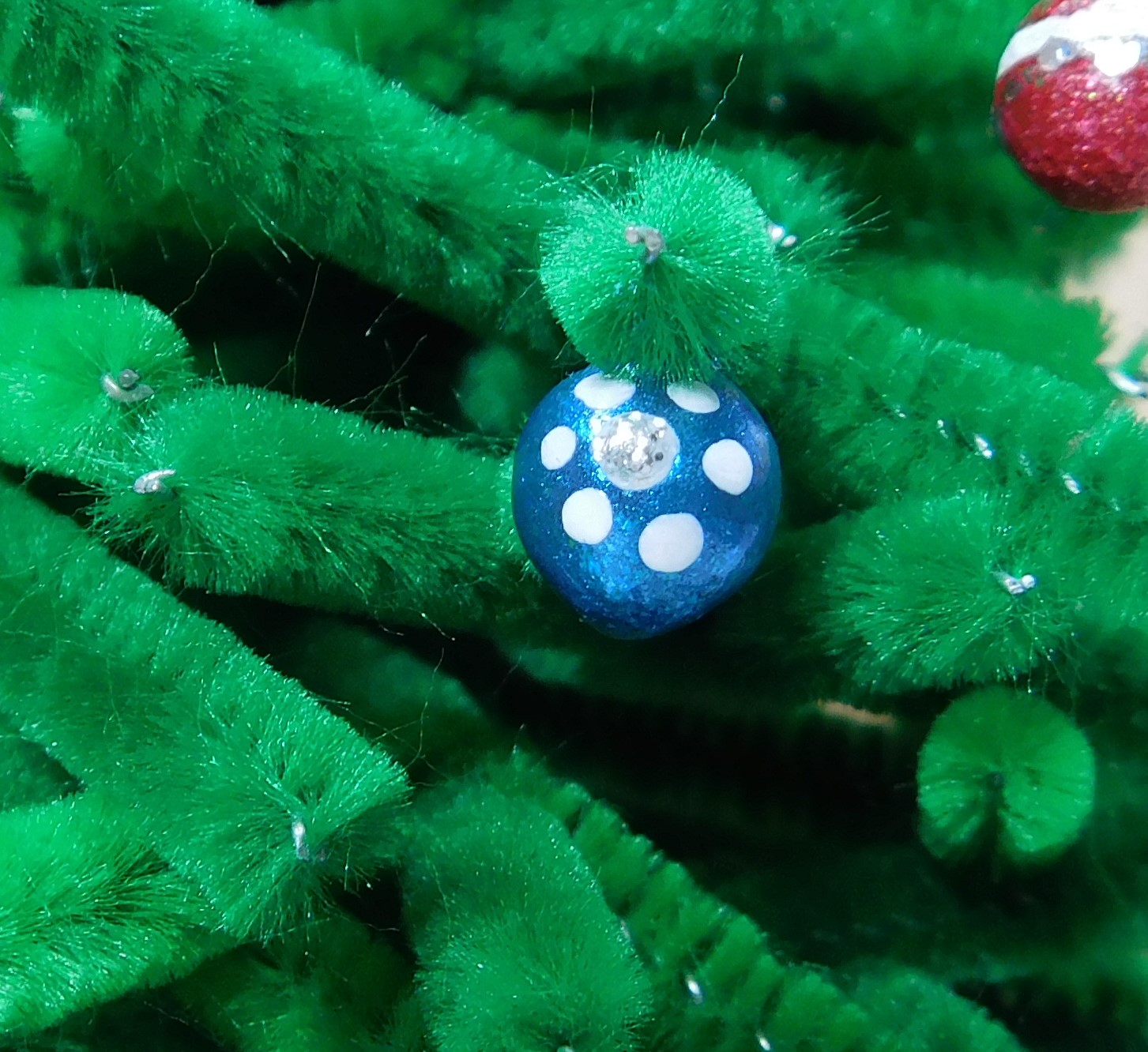 Joanne's Minis Dollhouse Miniature Christmas Ornament Decorating part 1