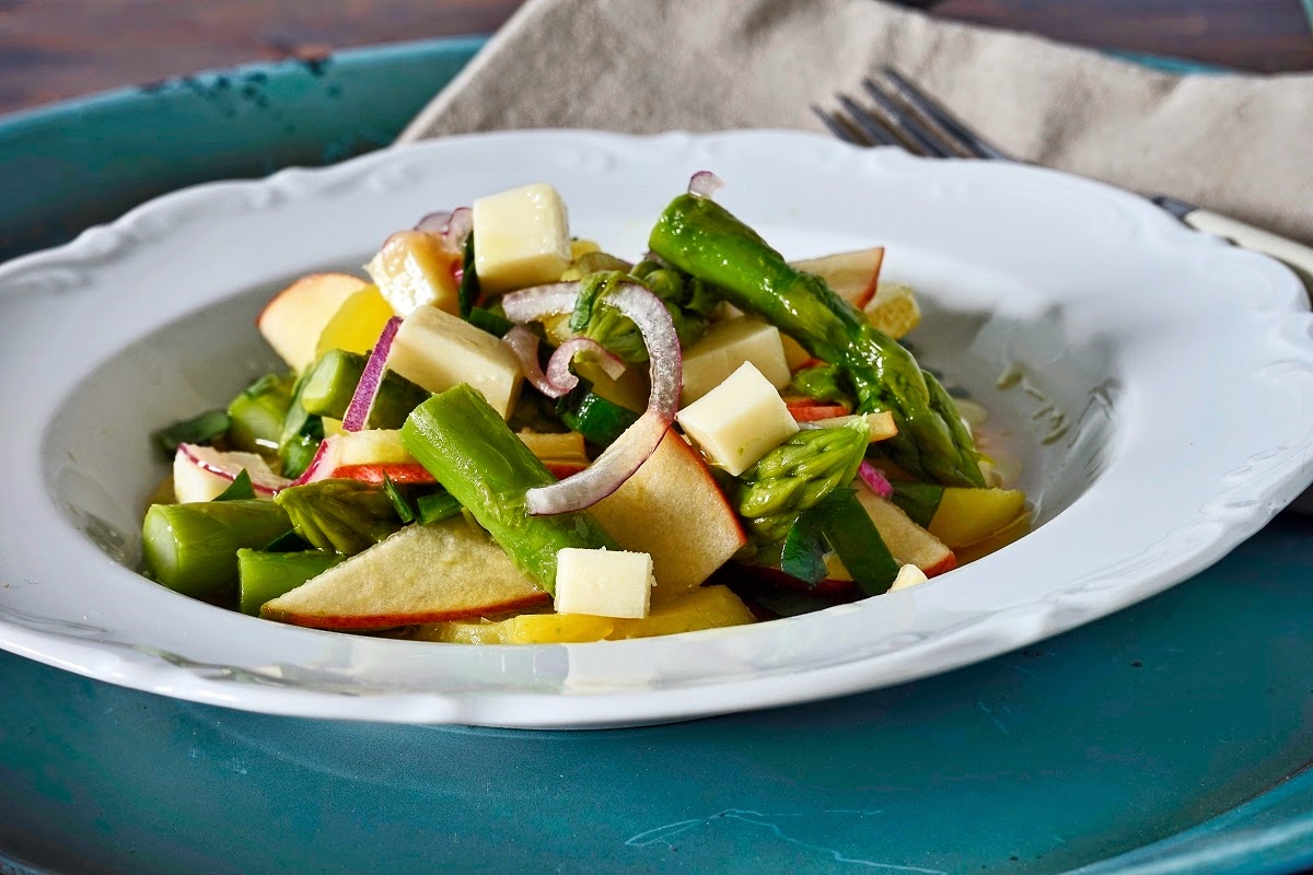 stuttgartcooking: Spargel-Salat mit lauwarmer Kartoffel, Apfel ...