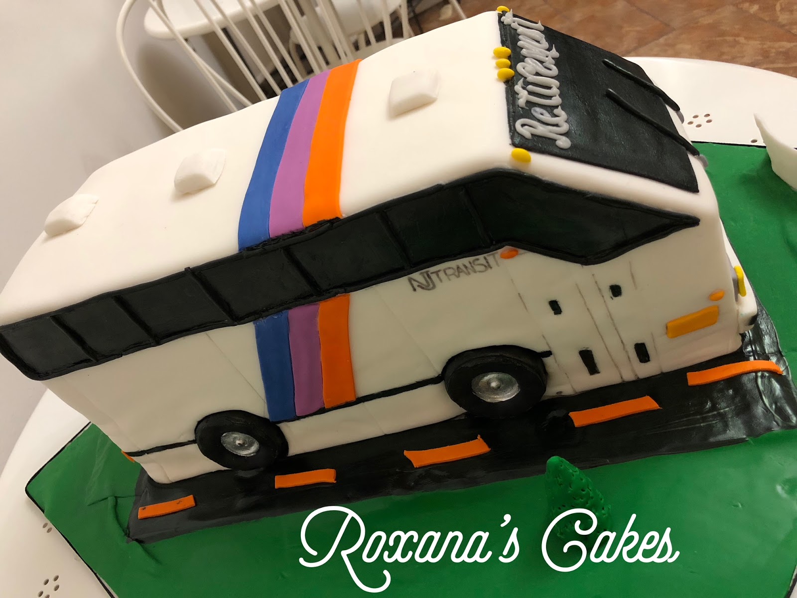 Baking with Roxana's Cakes: NJ Transit Bus Cake