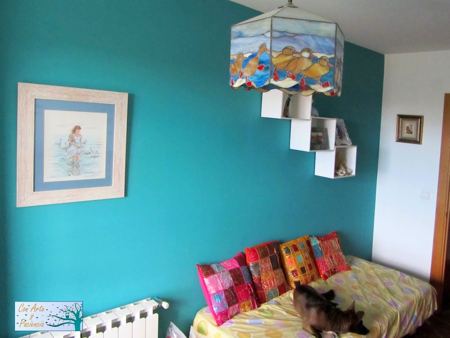 gatos,decorar,decoración,cajas,blancas,estanterías,marcos,fotos,hindu,mosaico,cojines,árabe,lámpara,tiffany,