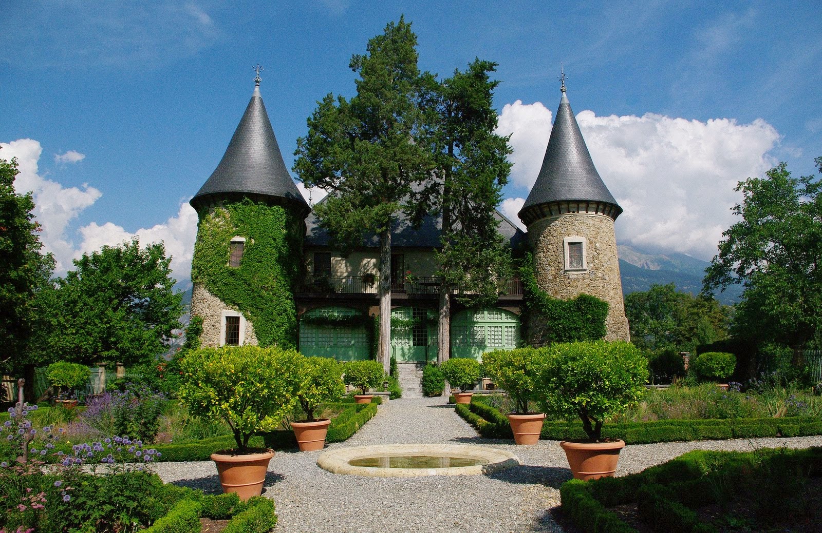 Château de Picomtal XIe-XIVe-XVIe-XIXe s,près d'Embrun (Hautes Alpes)