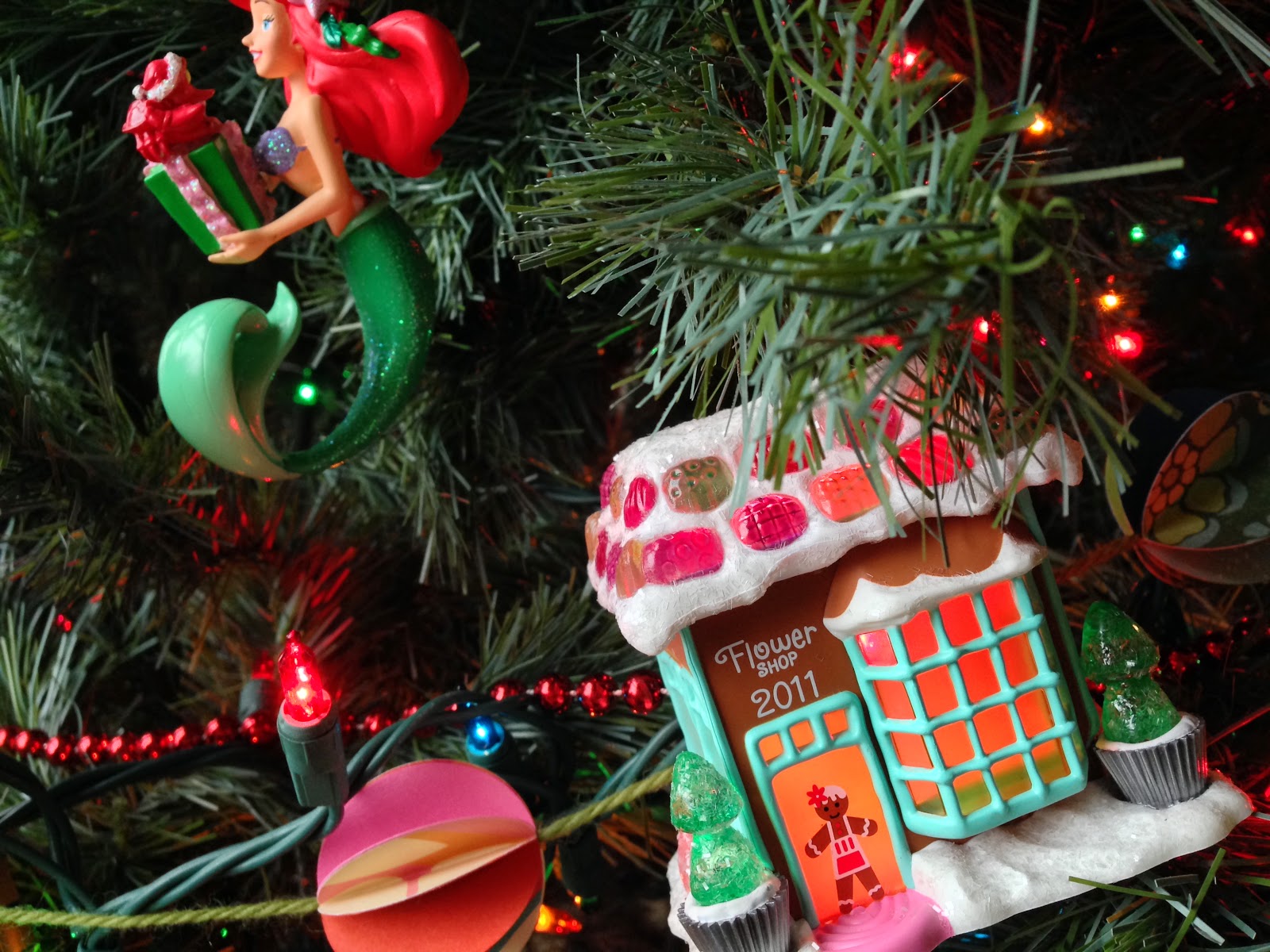 The Life and Times of Julian and Amanda: Around the house - Advent