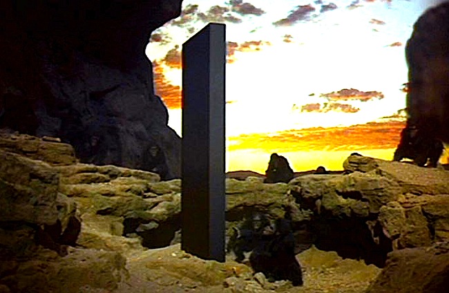 monolith-monkeys-2001.jpg