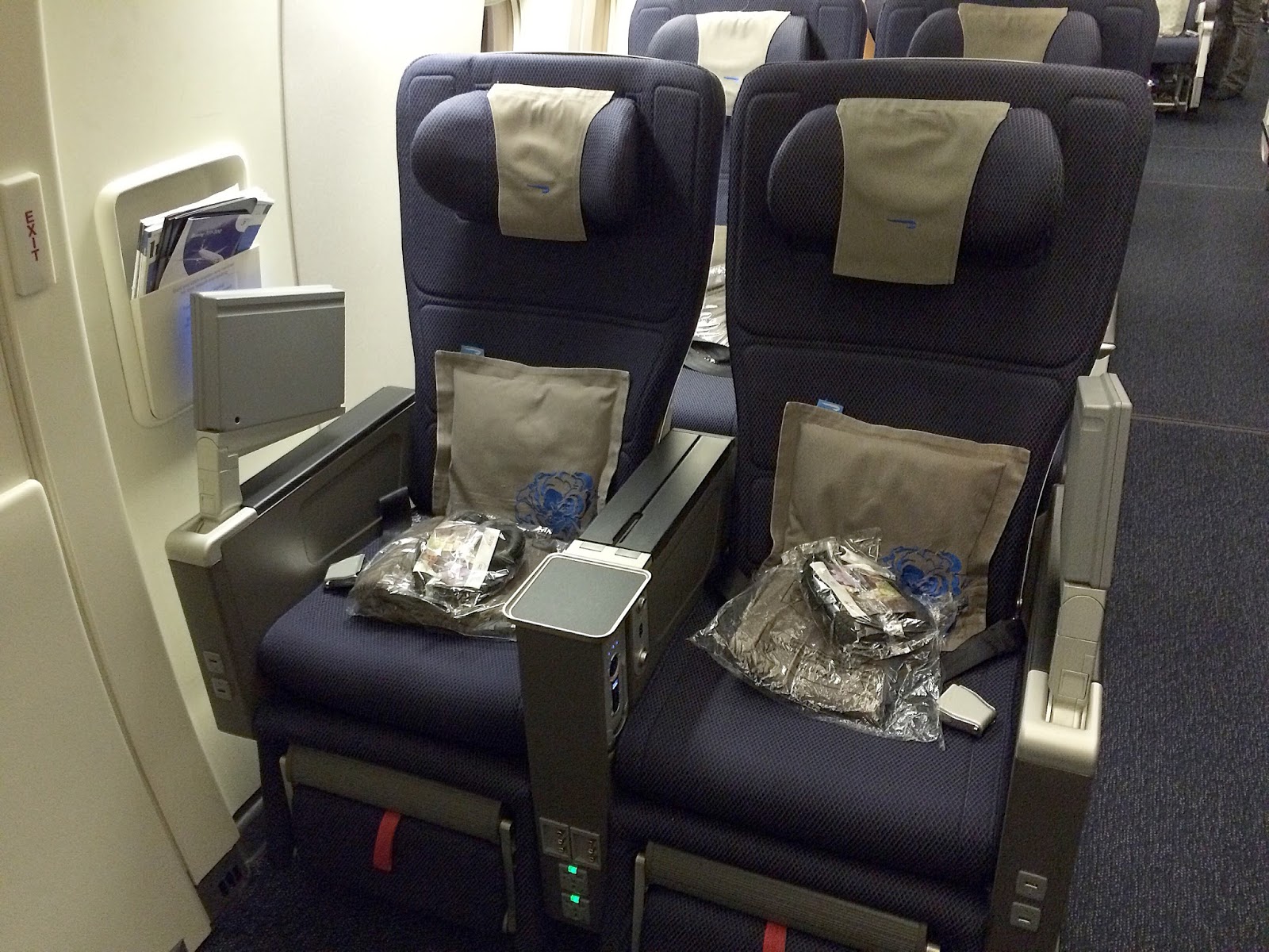 British Airways World Traveller Plus (Premium Economy) Boeing 777-300 ...
