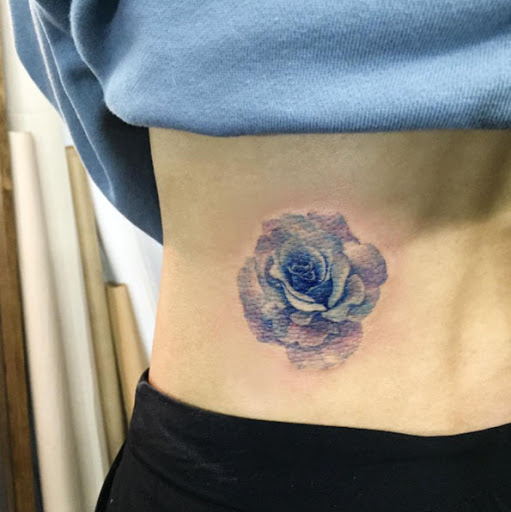 Esta aquarela azul rosa