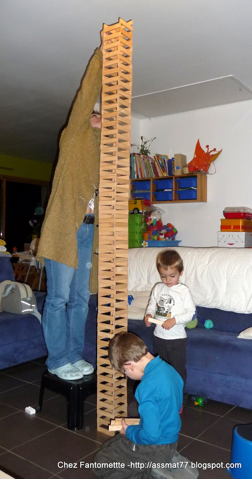 Chez Fant?�mette: Une tour de KAPLA