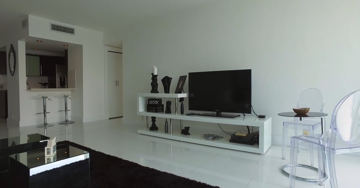 41 Photos vs. 2 MIAMI Waterfront Condos + Private Pool Home Interior Design Tours