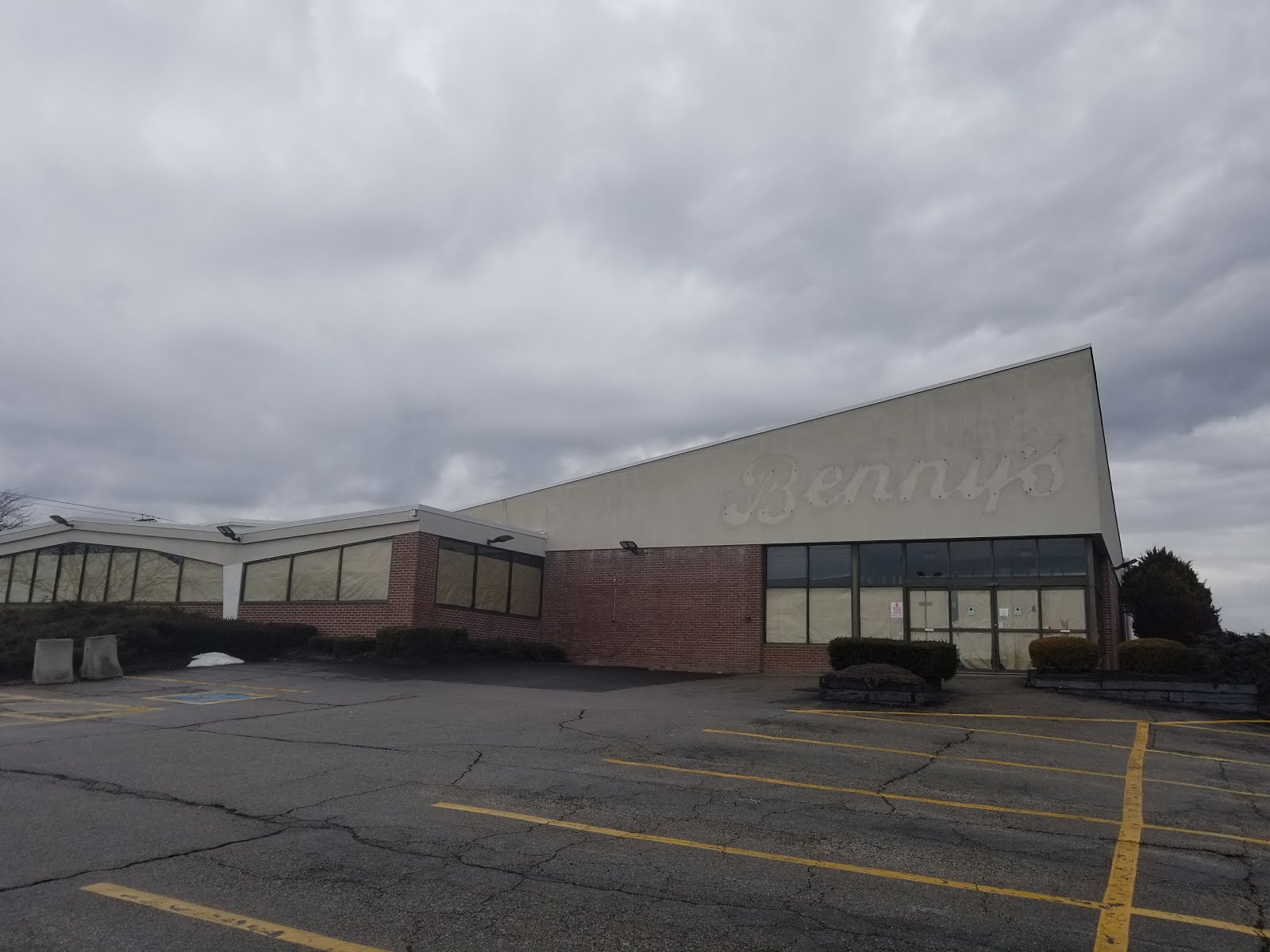 Benny's Home and Auto Stores Westerly, RI Brands "R" Us