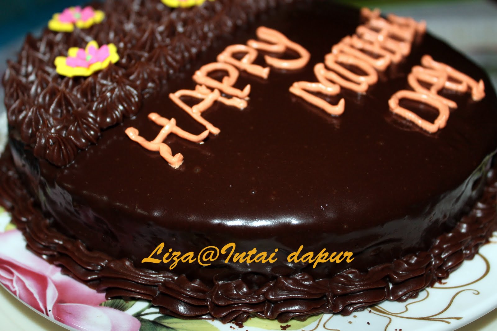 INTAI DAPUR: Kek Coklat Moist Selamat Hari Ibu