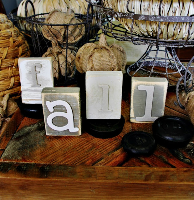 These letter signs that spell out fall are vintage looking.