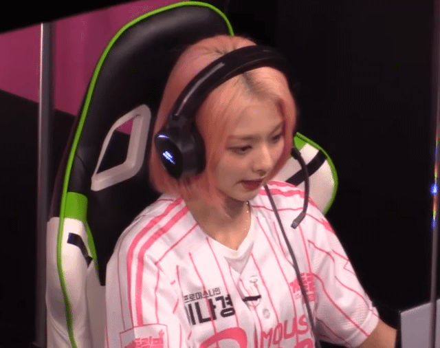 fromis-20190619-075157-000-resize.gif