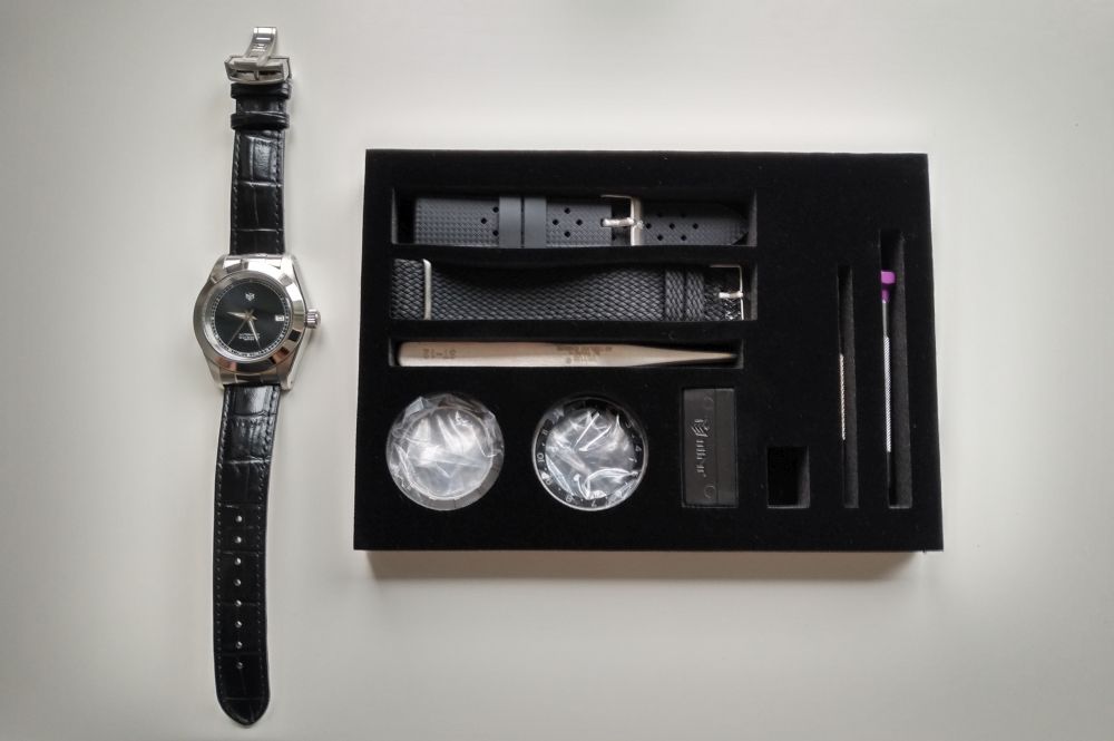 Mint Evolutiveが送る腕時計カスタム入門機。道具一式に18通りの 