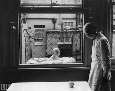 Клетка для ребёнка (Лондон, 1937 г.)