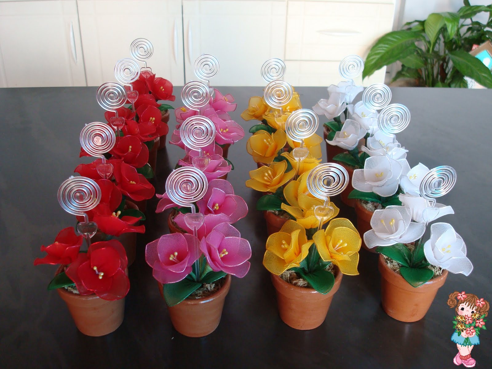 Ateliê Cris Flores & Lembrancinhas: Lembrancinha com flores em meia de seda