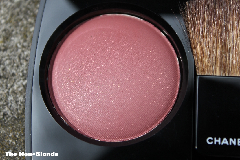 glemsom besøg Luscious The Non-Blonde: Chanel Joues Contraste Plum Attraction Blush (New Formula)
