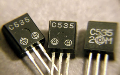 Macro image of a 2SC535 transistor