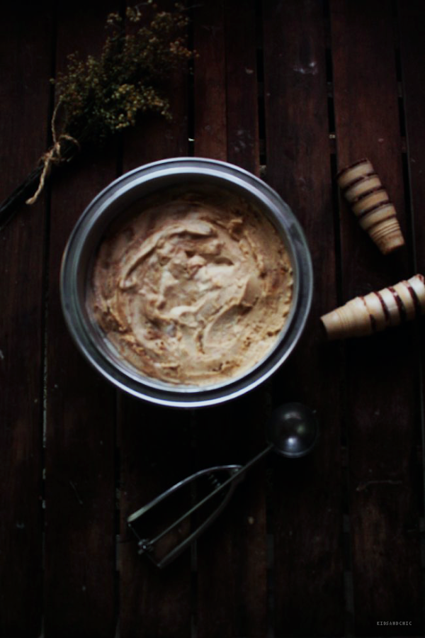 helado de crema de cacahuetes y galletas digestive kidsandchic