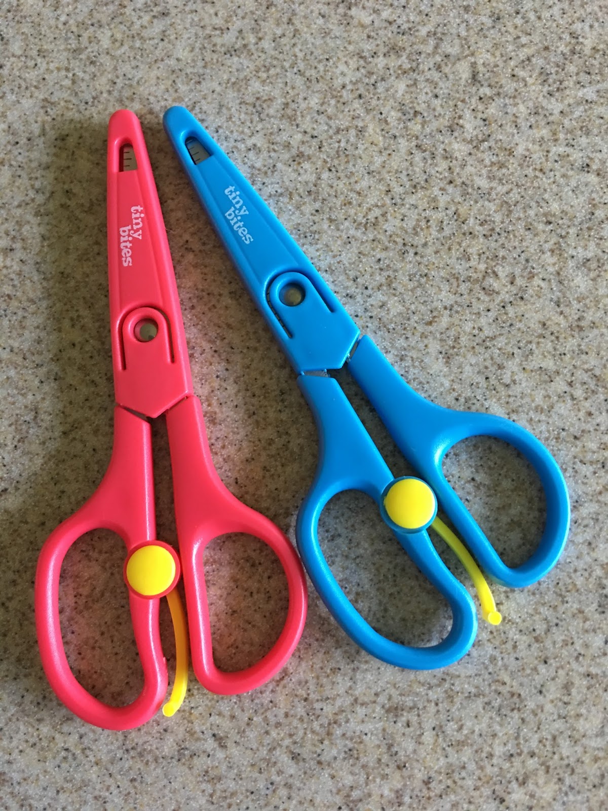 Hawaii Mom Blog Tiny Bites Food Shears