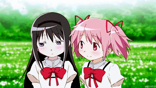 Od lewej: Homura Akemi i Madoka Kaname. Gif z anime Mahou Shoujo Madoka Magica