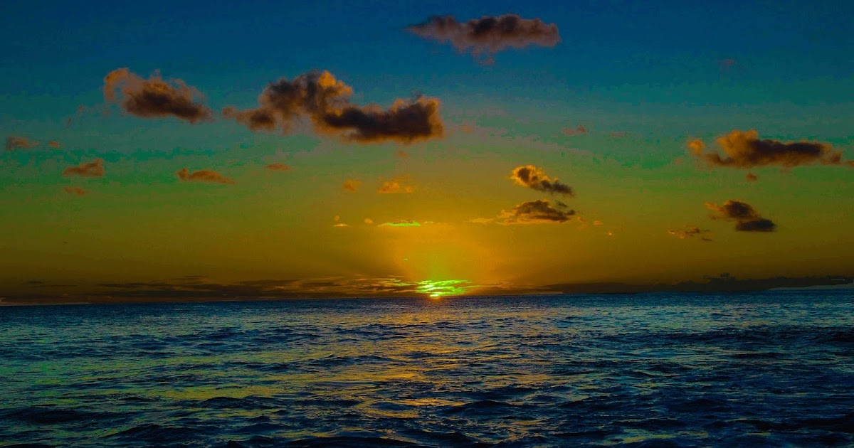 esplaobs GREEN FLASH AT SUNSET Taken by Nicholas Jahahn on August 18