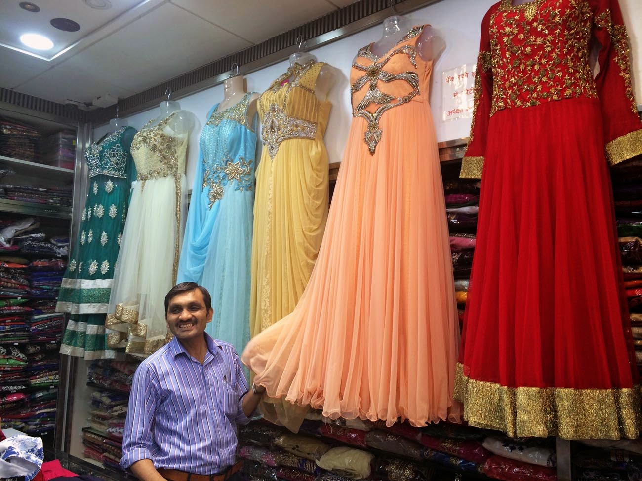 Исламские платья в хасавюрте. Хасавюрт одежда. Хасавюрт зеленый рынок. Хасавюрт одежда. Хасавюрт рынок оптовый.