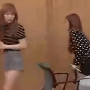 뒷정리 전문 아이돌 아이린.GIF