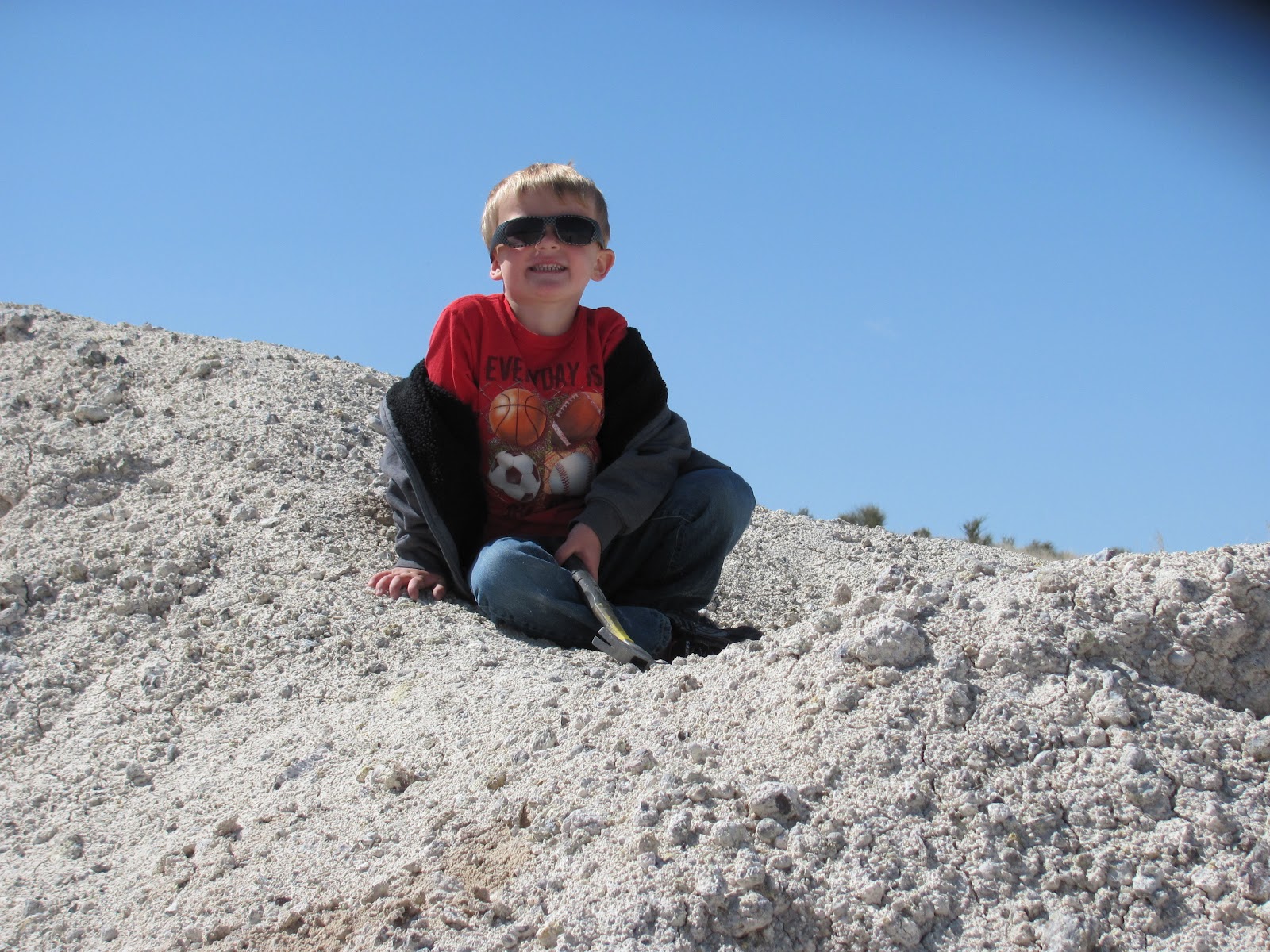 Gillespie Family Geode Hunting in May