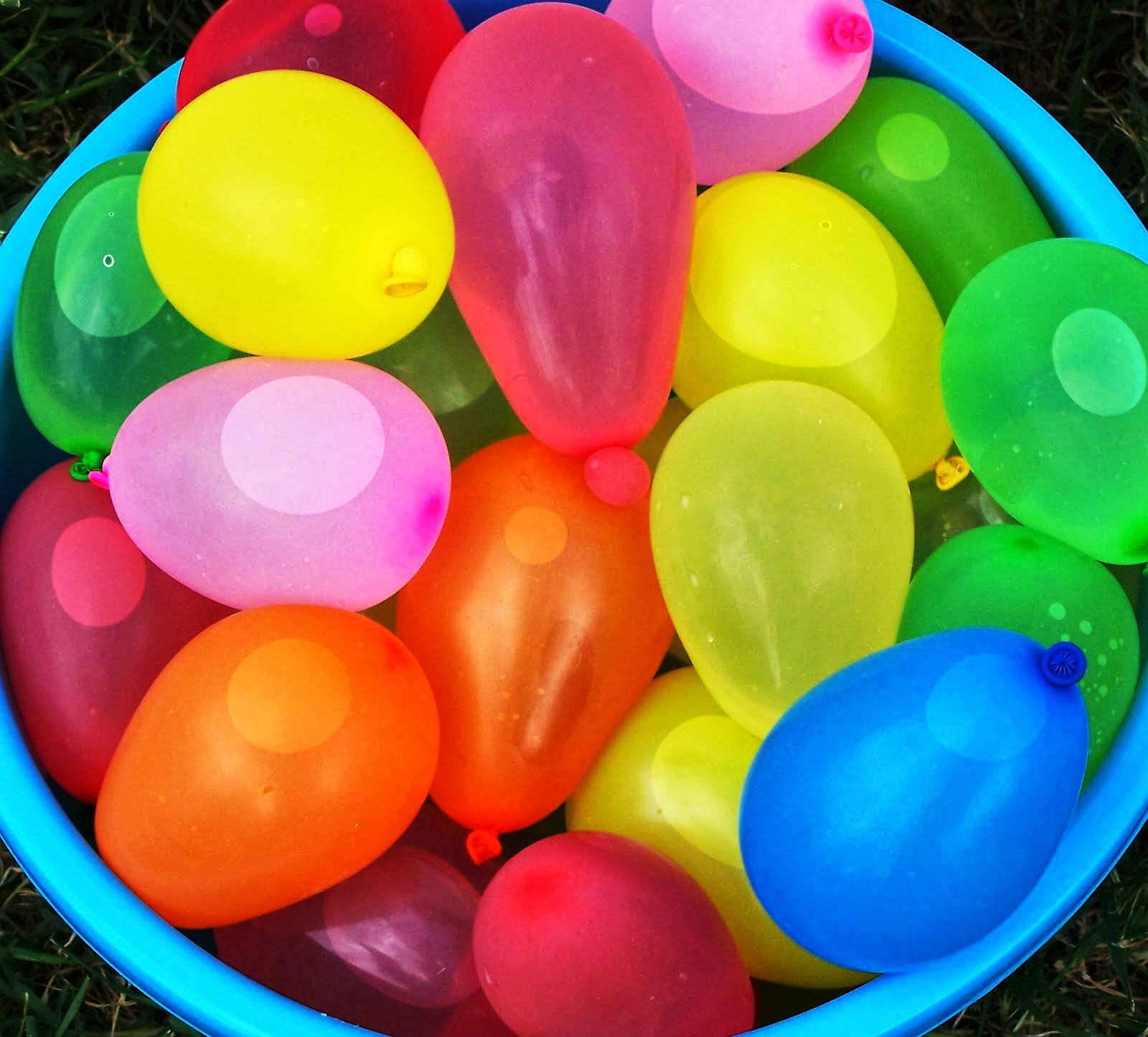 Juegos, juguetes y mucho más. Animación Infantil Guerra de globos de agua Juegos, juguetes y mucho más. Animación Infantil Guerra de globos de agua