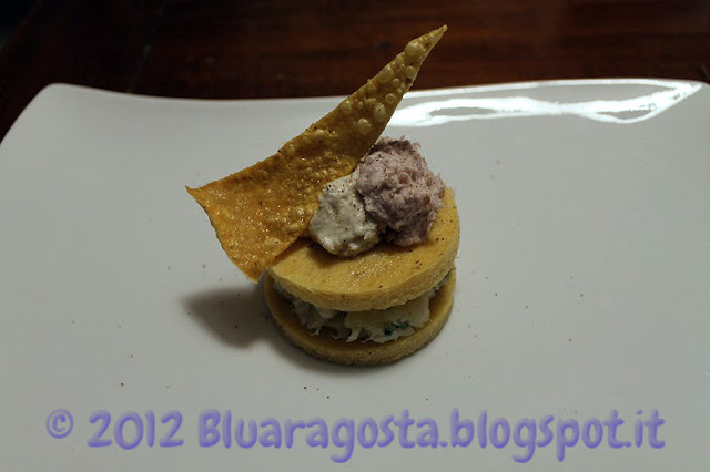 polenta e baccalà con due mousse e chips di polenta