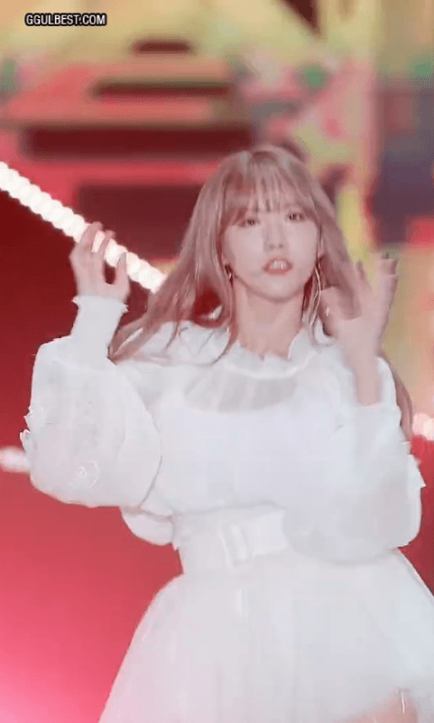 순백의 우주소녀 루다 짧은 치마