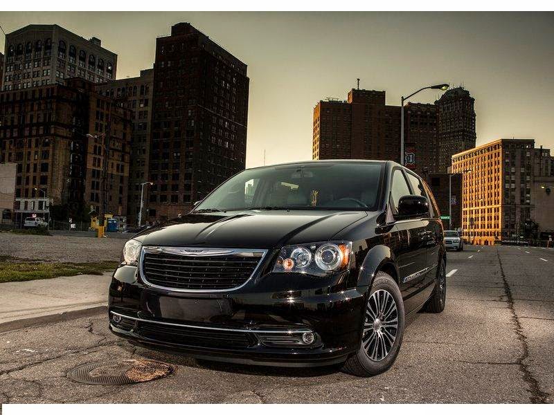 2013 Chrysler town and country s model #2