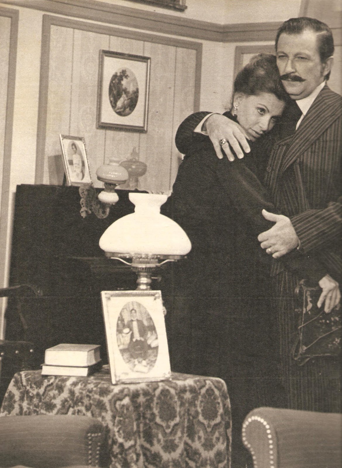 REVISTA AMIGA E NOVELAS VEJO A