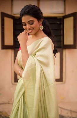 Kayal Anandhi Elegant Sleeveless Saree Pics