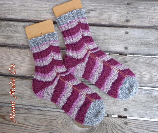 Socken selbstgestrickt von Mami Made It - Handmade Socks by Mami Made It