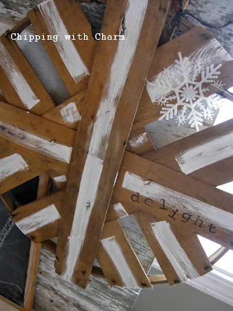 Chipping with Charm: Basket Lid Snowflakes...http://www.chippingwithcharm.blogspot.com/